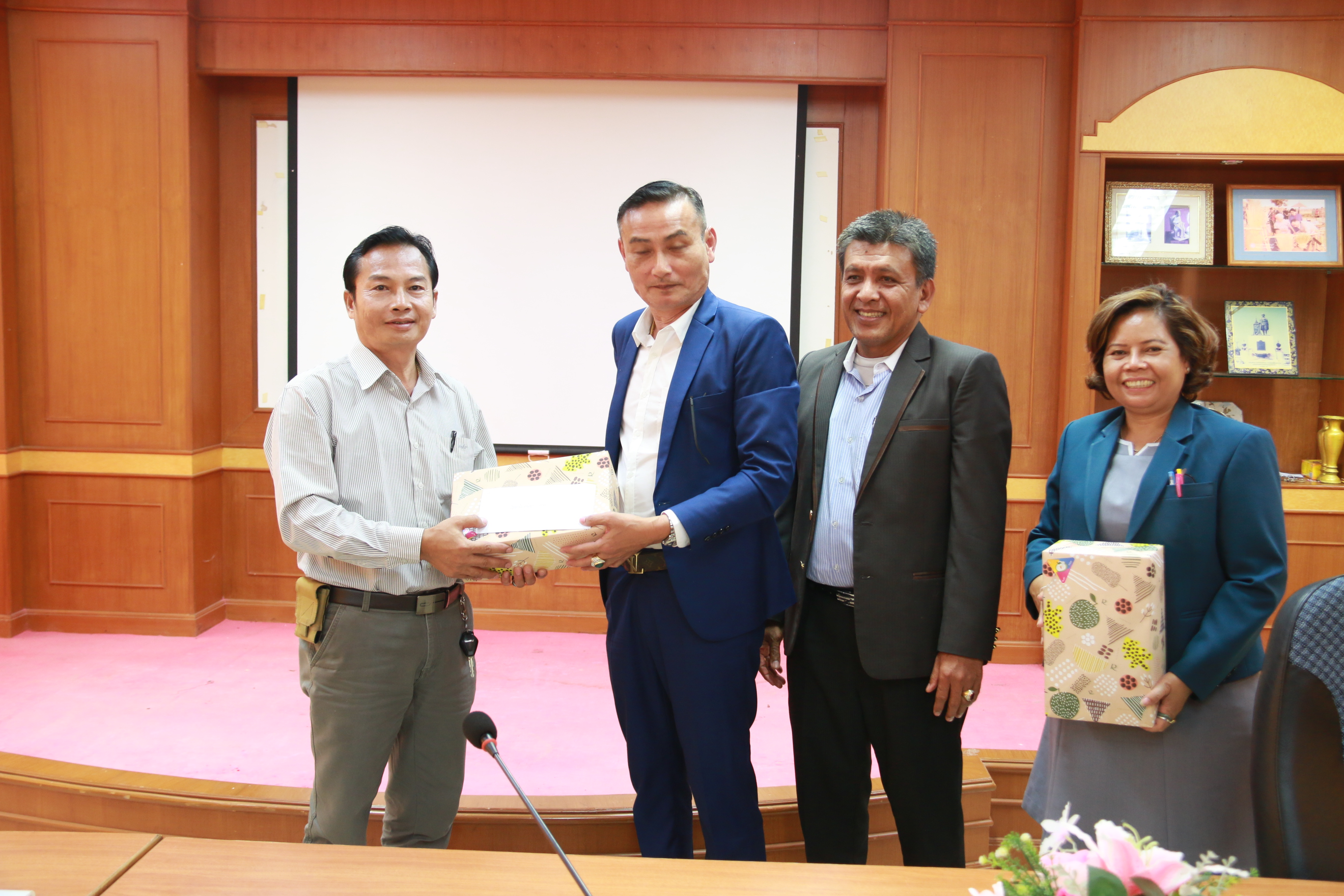 บรรยายข้าราชการและบุคลากรทางการศึกษาวิทยาลัยเกษตรและเทคโนโลยีกาญจนบุรี